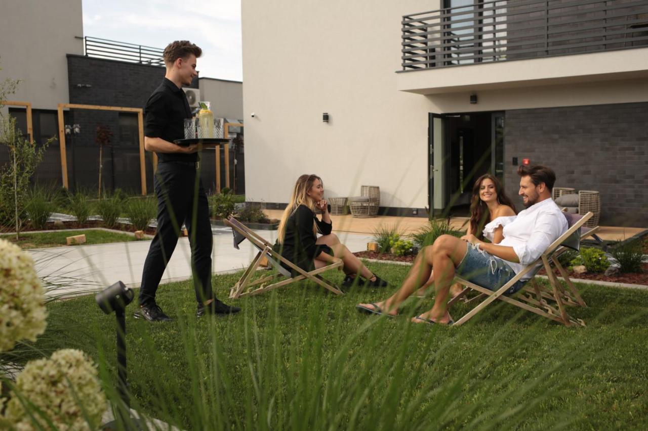 Resto Inn - Smart Apartamenty Blisko Energylandii Polwies Exterior foto