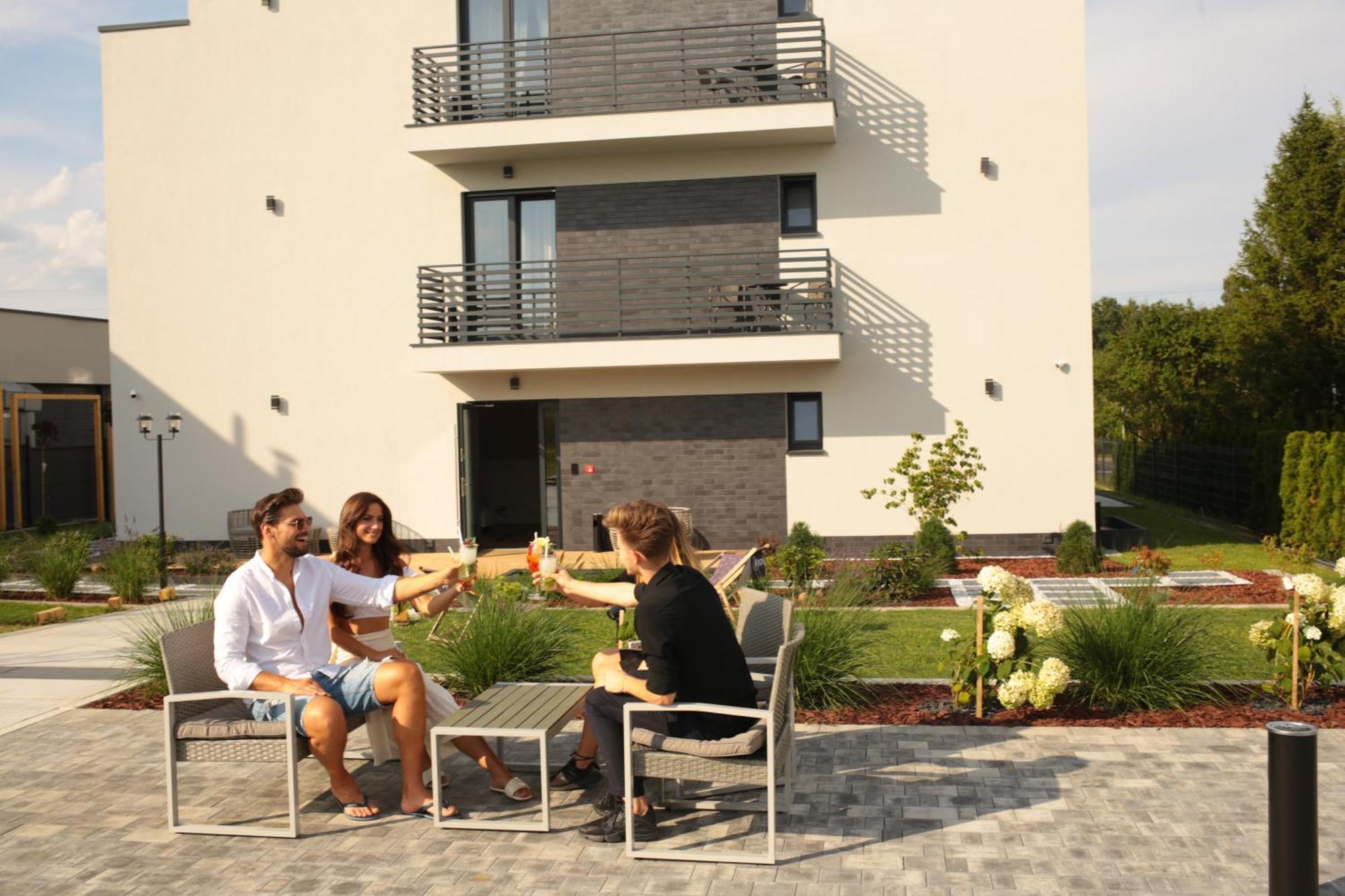 Resto Inn - Smart Apartamenty Blisko Energylandii Polwies Exterior foto